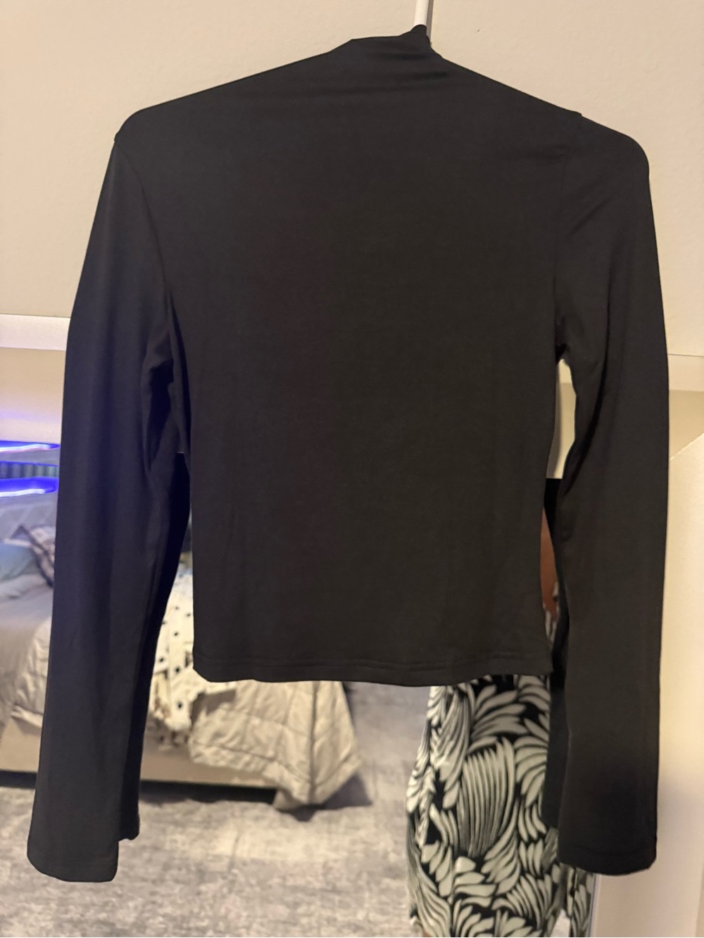 Black Long-Sleeve Women's Top - Classic Crewneck